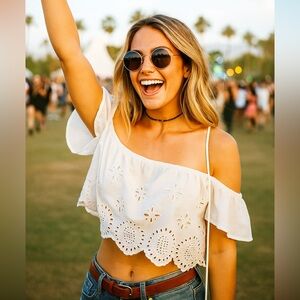 Lulumari white off the shoulders crop‎ top Large